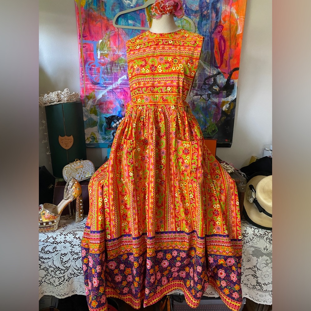 Stunning Vintage DESIGN HOUSE 1950’s Hostess Apron Wrap Dress Floral Fashion 💖